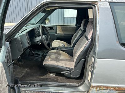 image for item OK9776 1989 GMC S15 Jimmy  SUV