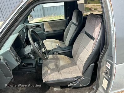 image for item OK9776 1989 GMC S15 Jimmy  SUV