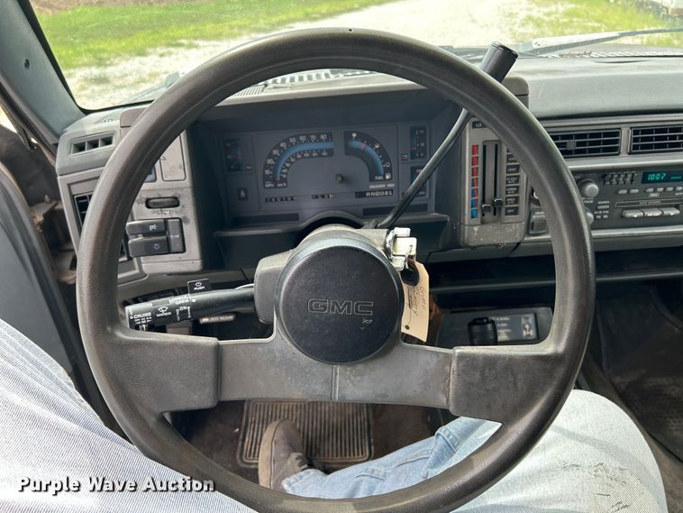 image for item OK9776 1989 GMC S15 Jimmy  SUV