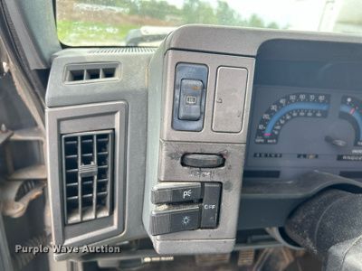 image for item OK9776 1989 GMC S15 Jimmy  SUV