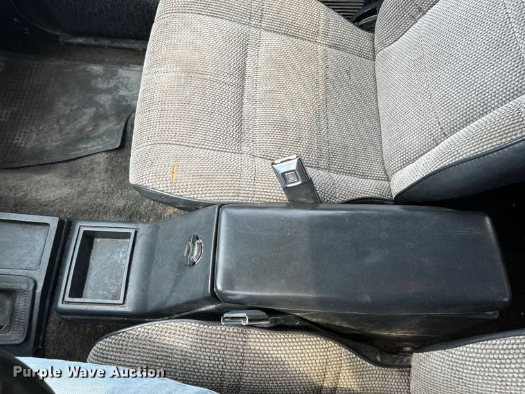 image for item OK9776 1989 GMC S15 Jimmy  SUV