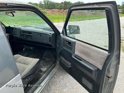 image for item OK9776 1989 GMC S15 Jimmy  SUV