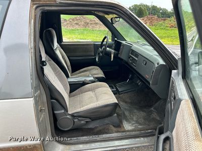 image for item OK9776 1989 GMC S15 Jimmy  SUV