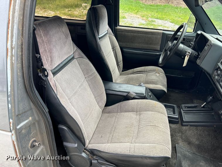 image for item OK9776 1989 GMC S15 Jimmy  SUV