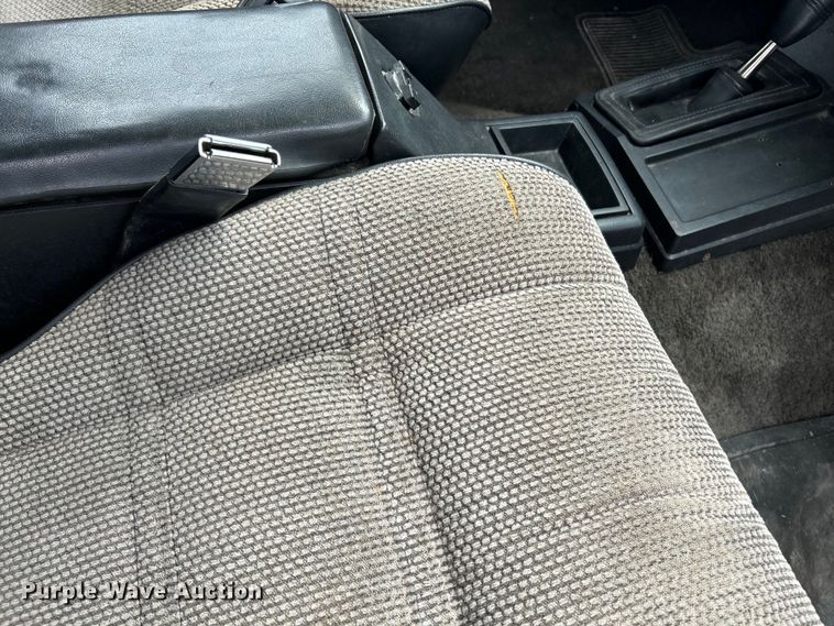 image for item OK9776 1989 GMC S15 Jimmy  SUV