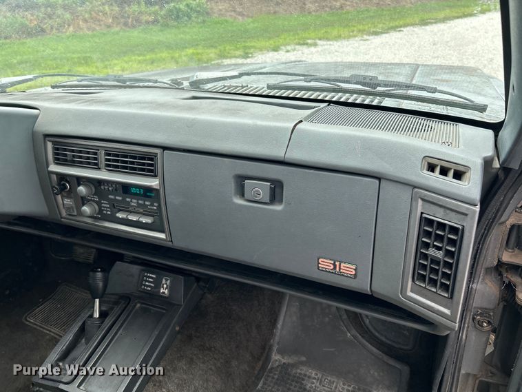 image for item OK9776 1989 GMC S15 Jimmy  SUV