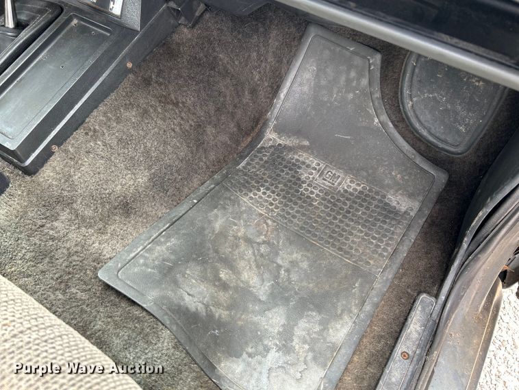 image for item OK9776 1989 GMC S15 Jimmy  SUV