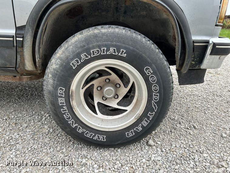 image for item OK9776 1989 GMC S15 Jimmy  SUV