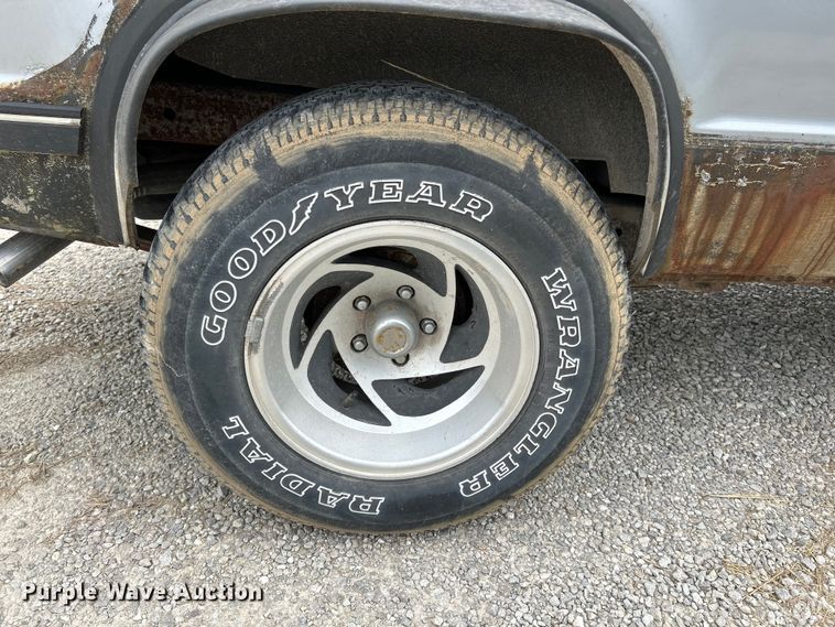 image for item OK9776 1989 GMC S15 Jimmy  SUV