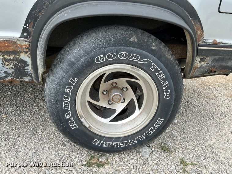 image for item OK9776 1989 GMC S15 Jimmy  SUV