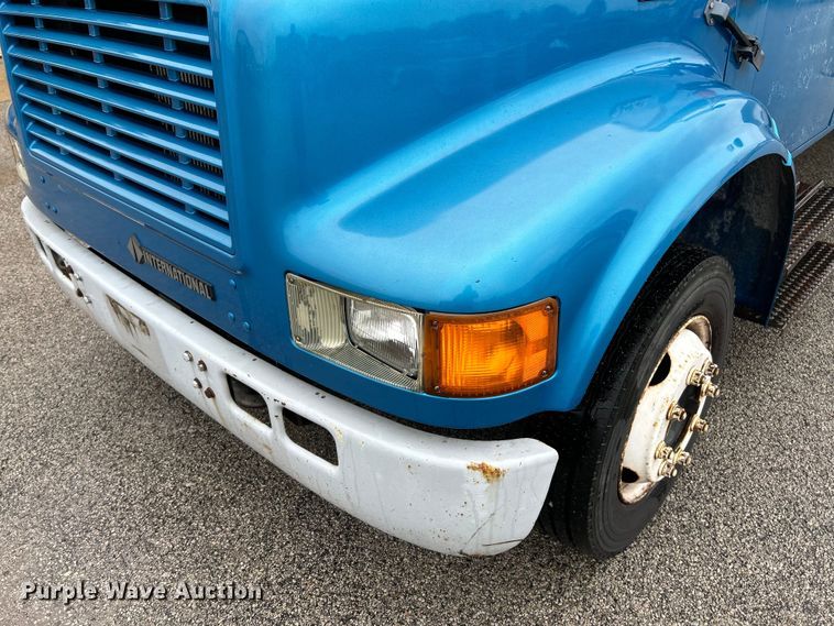 image for item OK9789 1997 International 4700  box truck