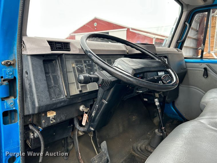 image for item OK9789 1997 International 4700  box truck