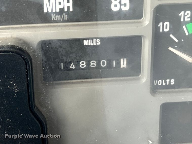 image for item OK9789 1997 International 4700  box truck