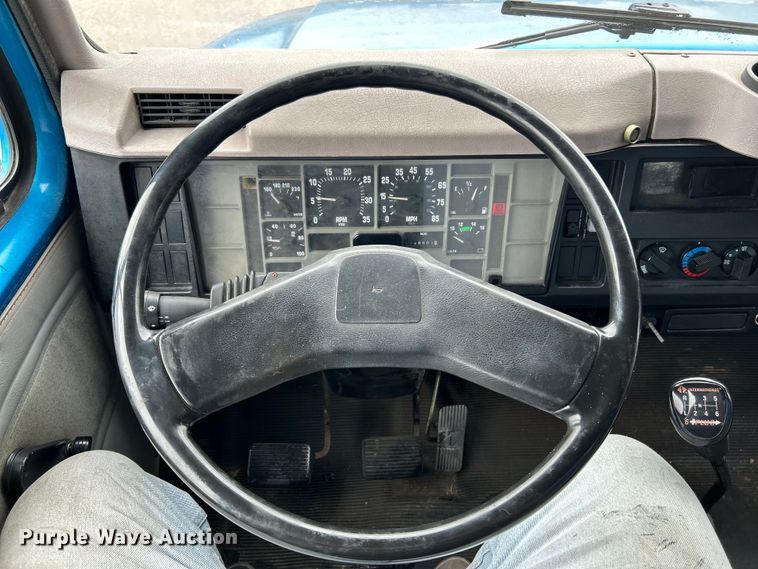 image for item OK9789 1997 International 4700  box truck