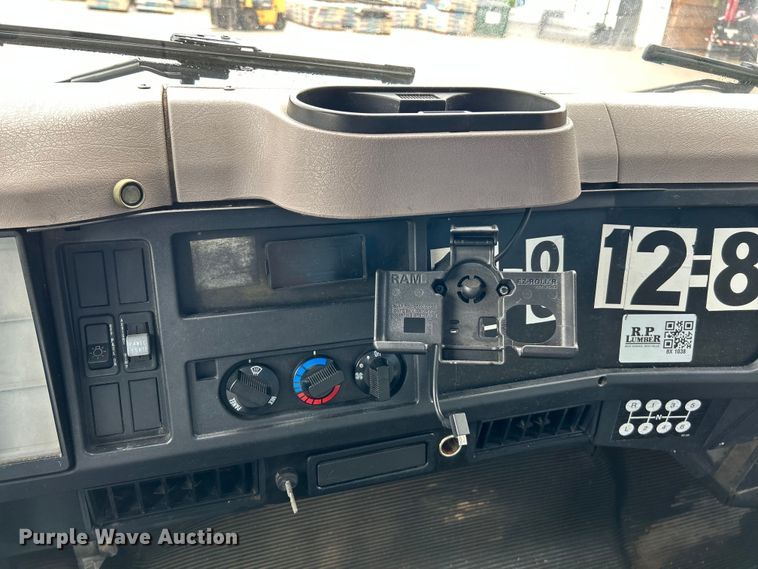 image for item OK9789 1997 International 4700  box truck