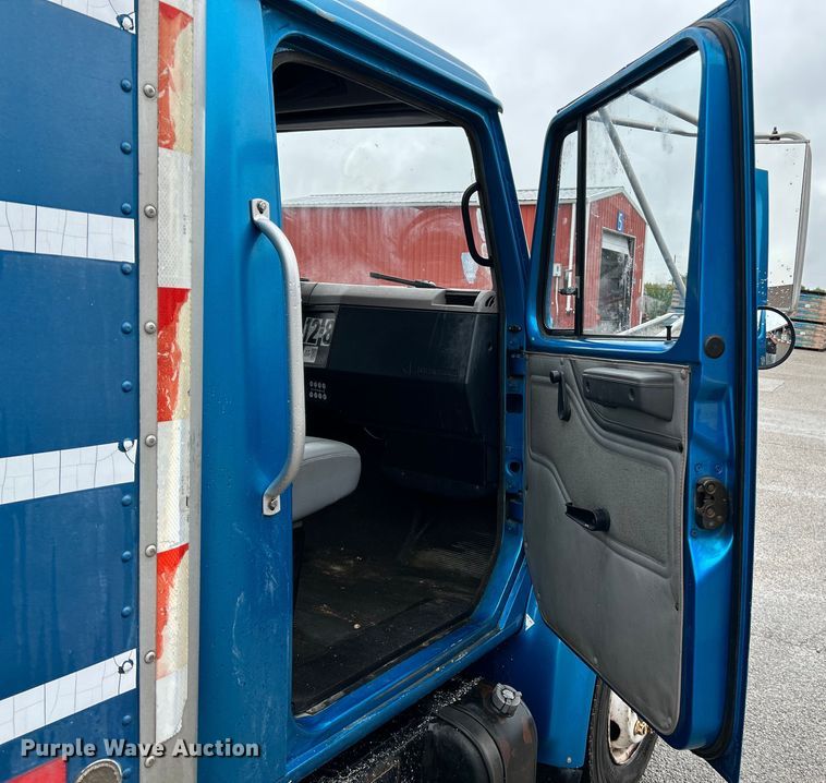 image for item OK9789 1997 International 4700  box truck