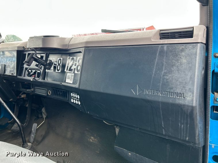 image for item OK9789 1997 International 4700  box truck