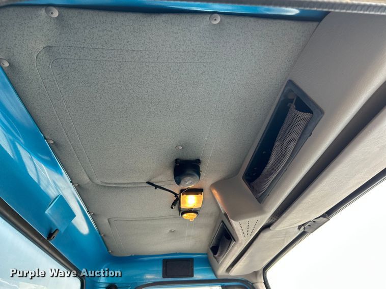 image for item OK9789 1997 International 4700  box truck