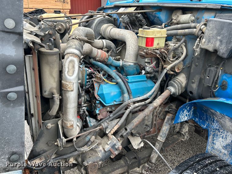 image for item OK9789 1997 International 4700  box truck