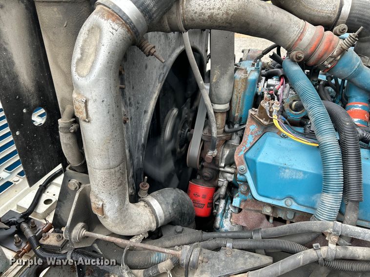 image for item OK9789 1997 International 4700  box truck