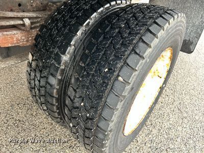 image for item OK9789 1997 International 4700  box truck