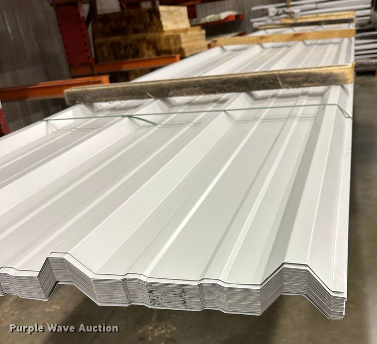 image for item ZA0332 (32) sheets of metal siding/roofing