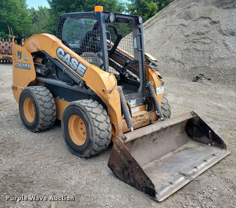 image for item DA7221 2014 Case SV300  skid steer loader