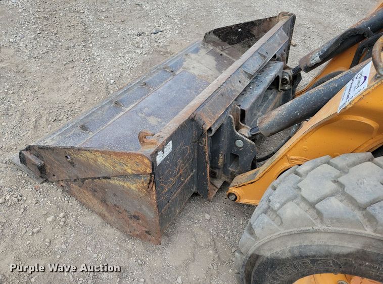 image for item DA7221 2014 Case SV300  skid steer loader