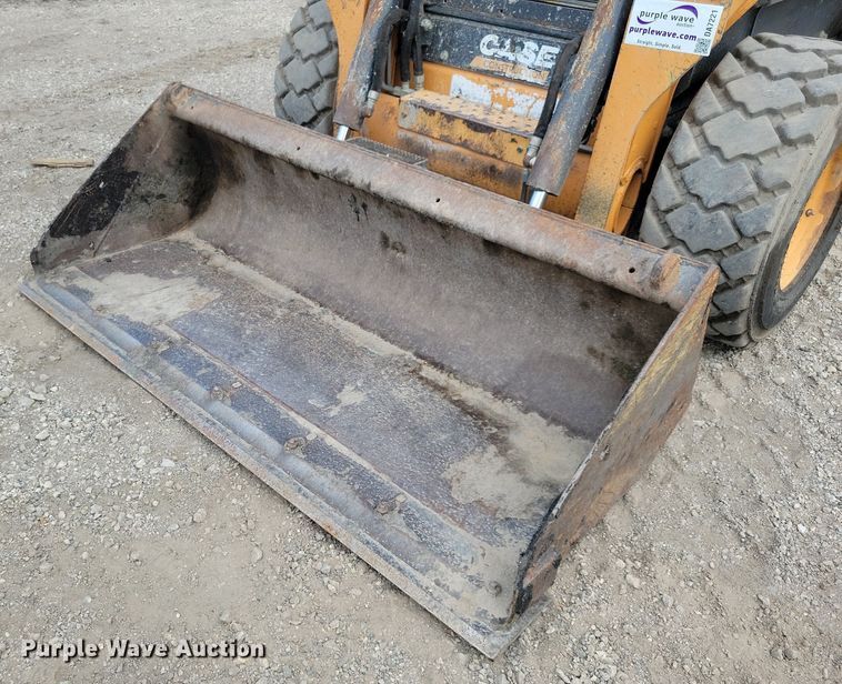 image for item DA7221 2014 Case SV300  skid steer loader