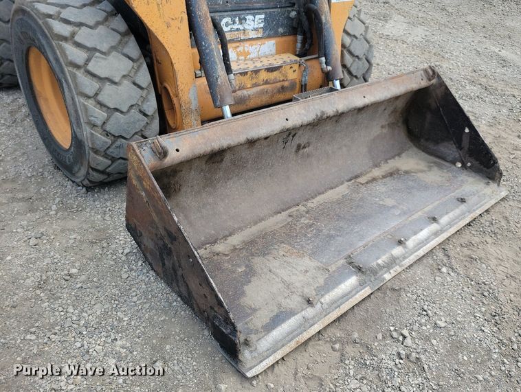 image for item DA7221 2014 Case SV300  skid steer loader