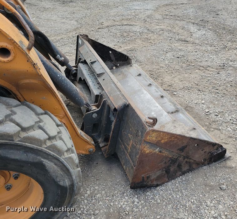 image for item DA7221 2014 Case SV300  skid steer loader