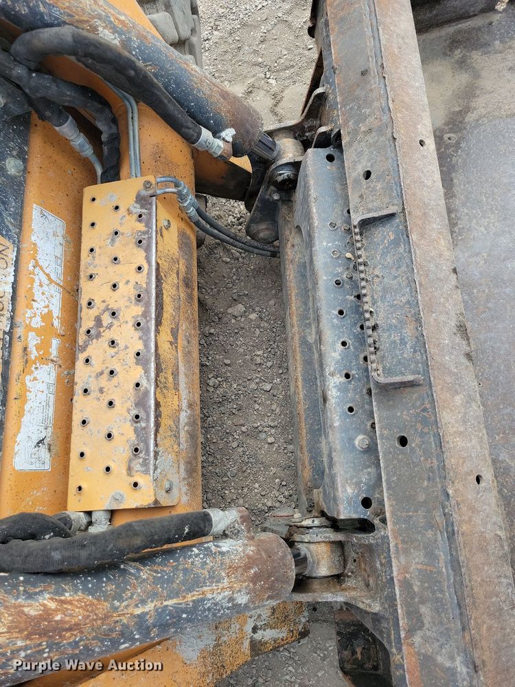 image for item DA7221 2014 Case SV300  skid steer loader