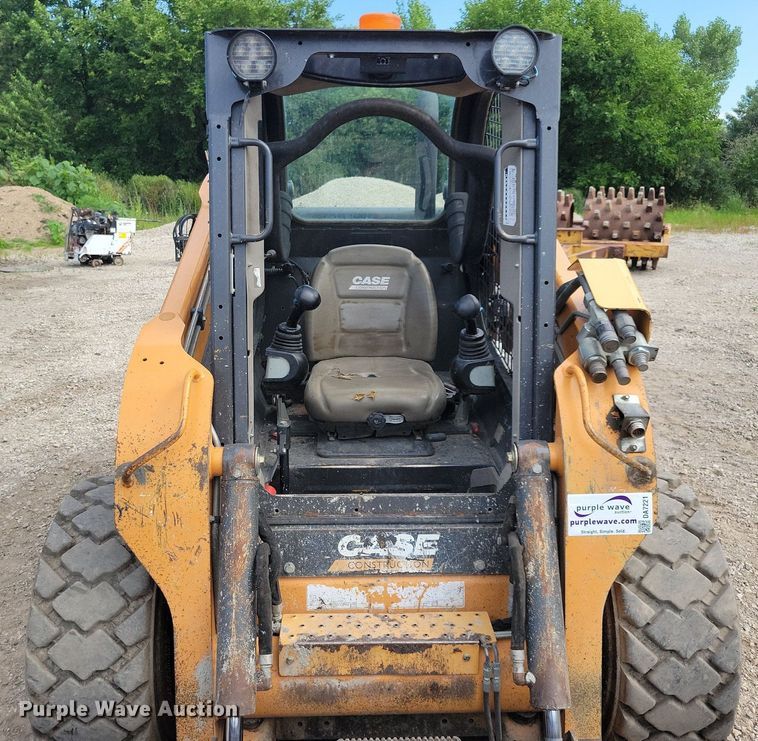 image for item DA7221 2014 Case SV300  skid steer loader