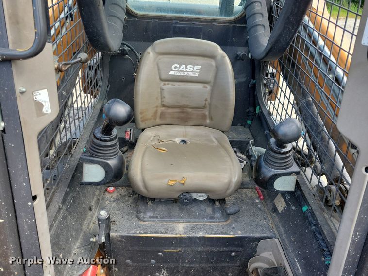 image for item DA7221 2014 Case SV300  skid steer loader