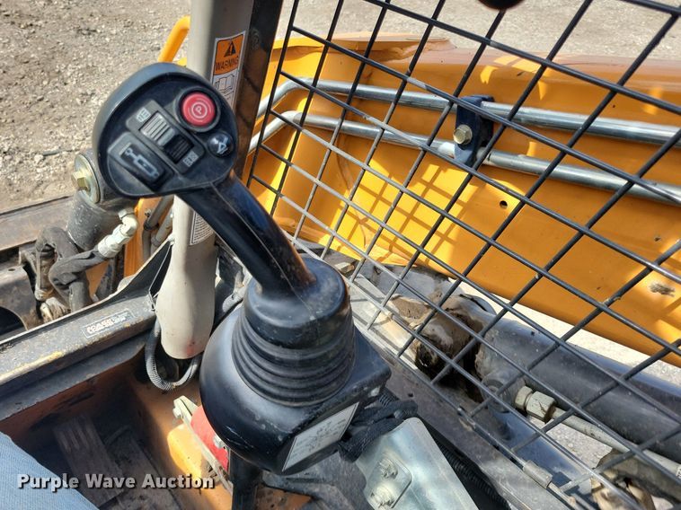 image for item DA7221 2014 Case SV300  skid steer loader