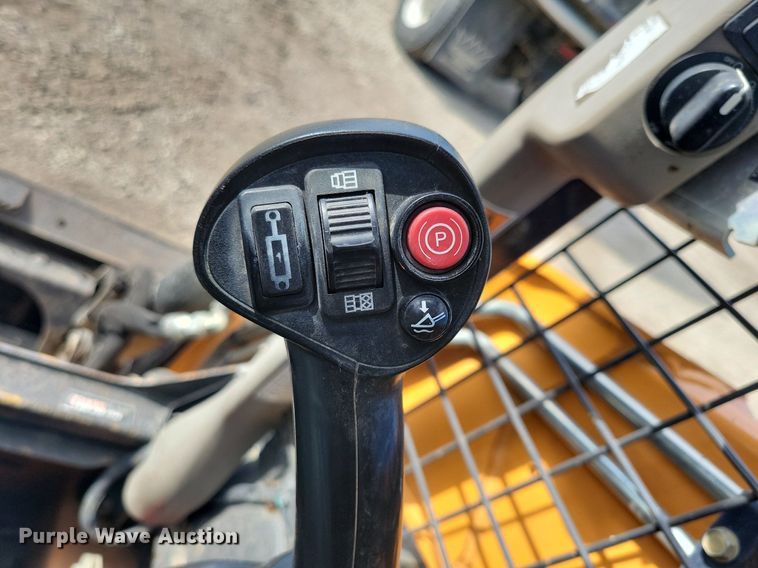 image for item DA7221 2014 Case SV300  skid steer loader