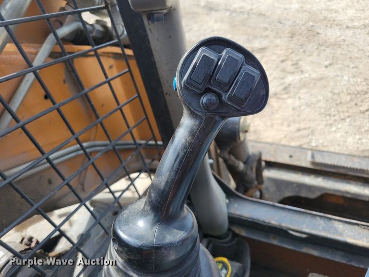 image for item DA7221 2014 Case SV300  skid steer loader