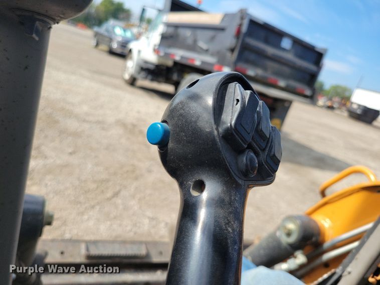 image for item DA7221 2014 Case SV300  skid steer loader