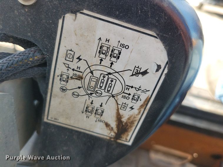 image for item DA7221 2014 Case SV300  skid steer loader