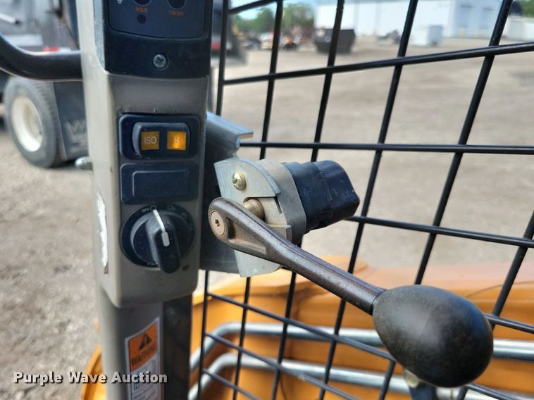 image for item DA7221 2014 Case SV300  skid steer loader