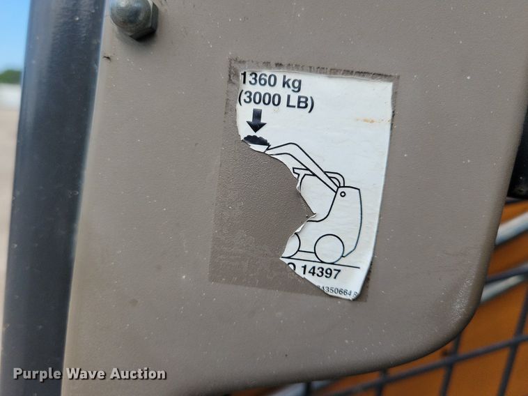 image for item DA7221 2014 Case SV300  skid steer loader