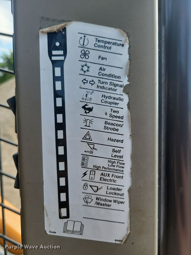 image for item DA7221 2014 Case SV300  skid steer loader