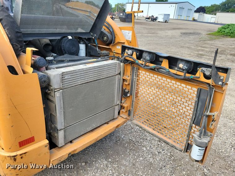 image for item DA7221 2014 Case SV300  skid steer loader