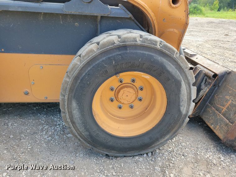 image for item DA7221 2014 Case SV300  skid steer loader