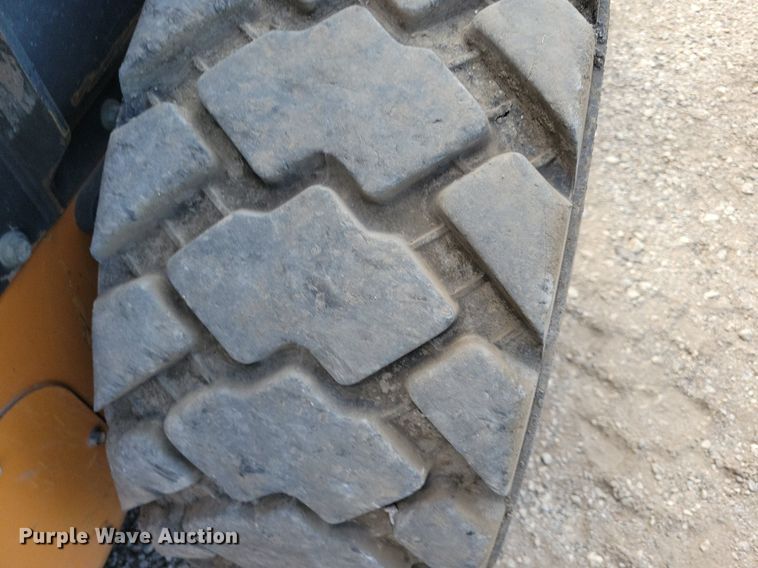 image for item DA7221 2014 Case SV300  skid steer loader