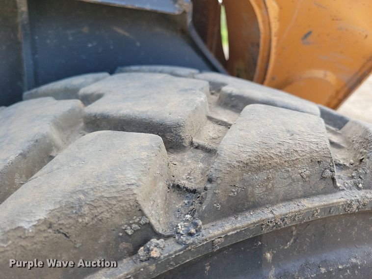 image for item DA7221 2014 Case SV300  skid steer loader