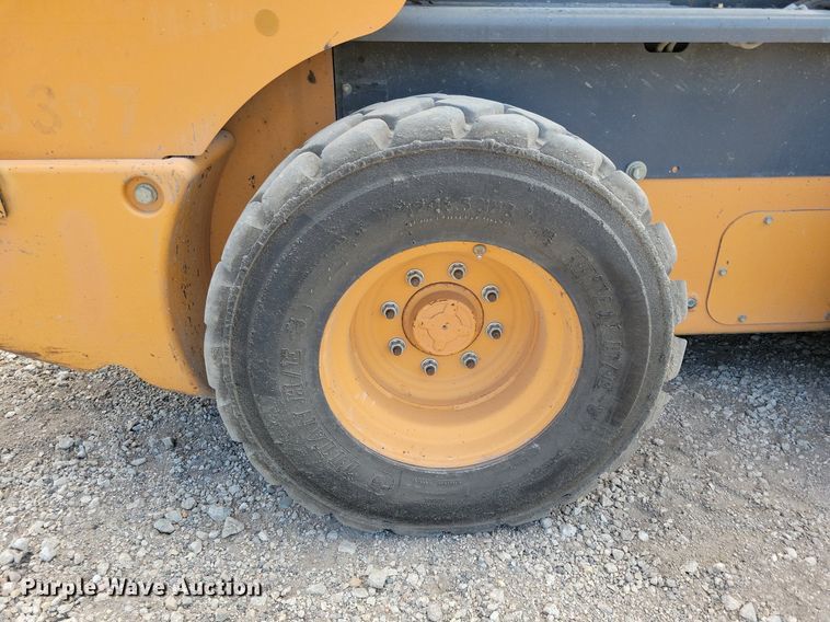 image for item DA7221 2014 Case SV300  skid steer loader