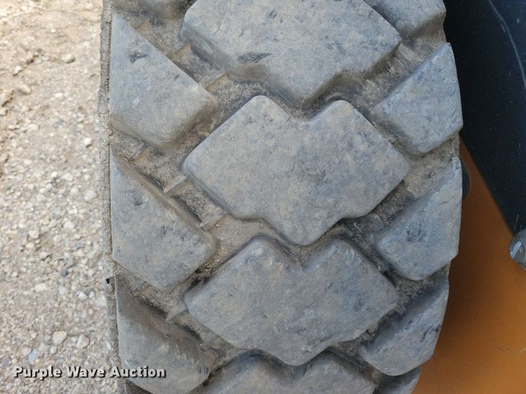 image for item DA7221 2014 Case SV300  skid steer loader