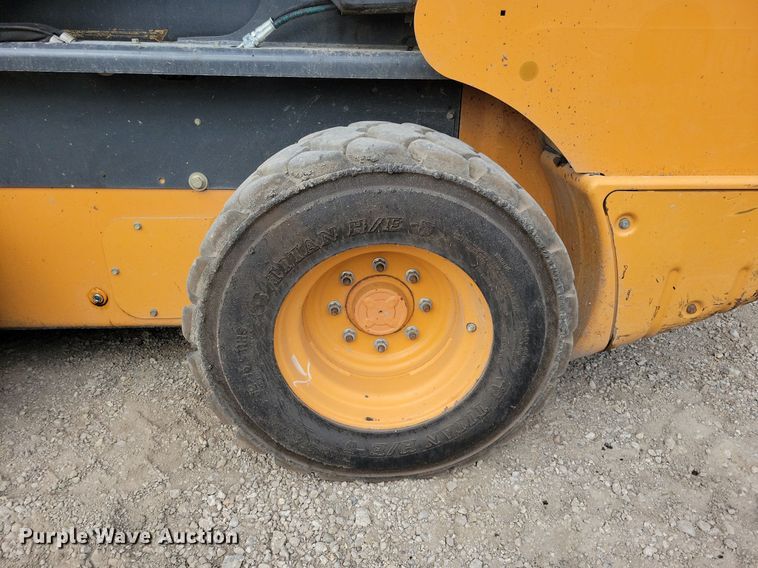 image for item DA7221 2014 Case SV300  skid steer loader