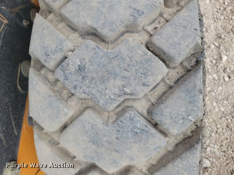 image for item DA7221 2014 Case SV300  skid steer loader